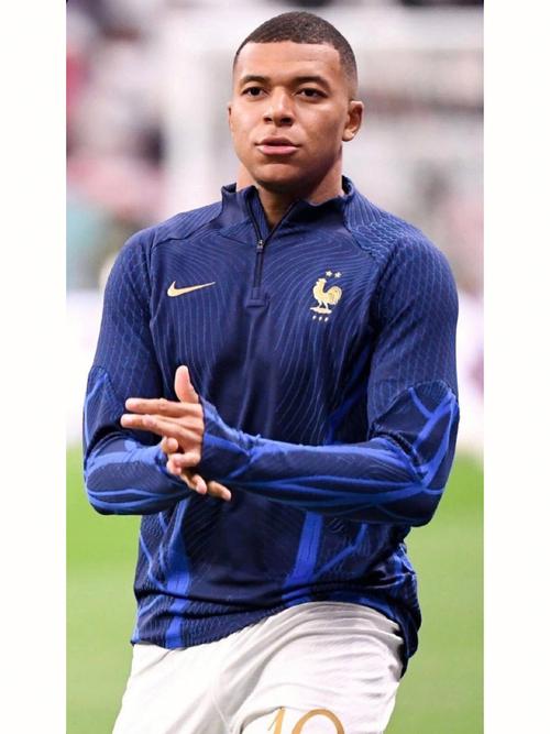 西甲皇马球迷抗议弗洛伦蒂诺主席