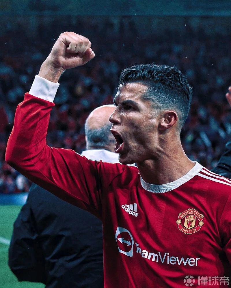 布朗吸引四人防守 妙传助攻胡金秋打进